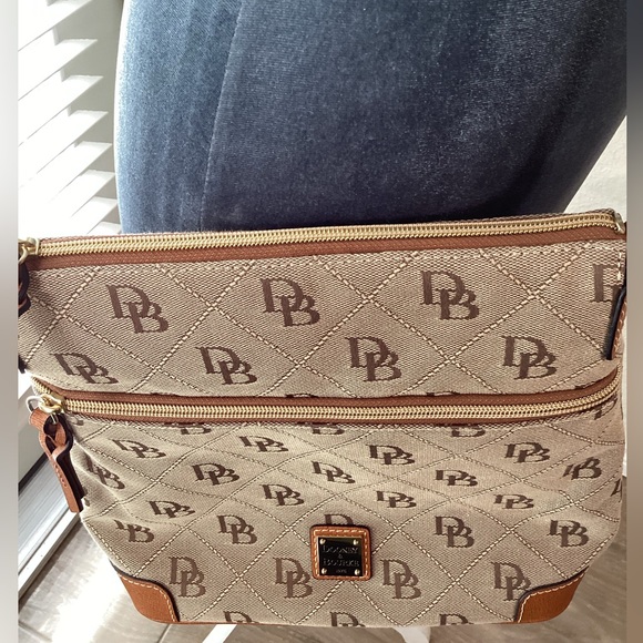 Dooney & Bourke Crossbody Signature Logo Bag - Picture 5 of 13